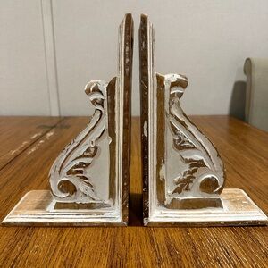 HOBBY LOBBY White Distressed Bookends
